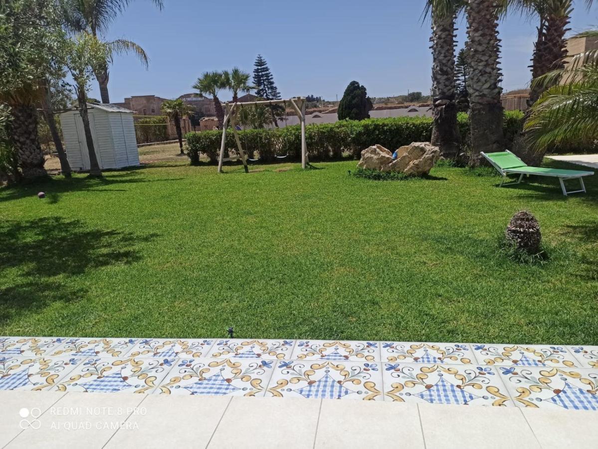 il CARRUBBO, alloggio in villa a Marzamemi Esterno foto
