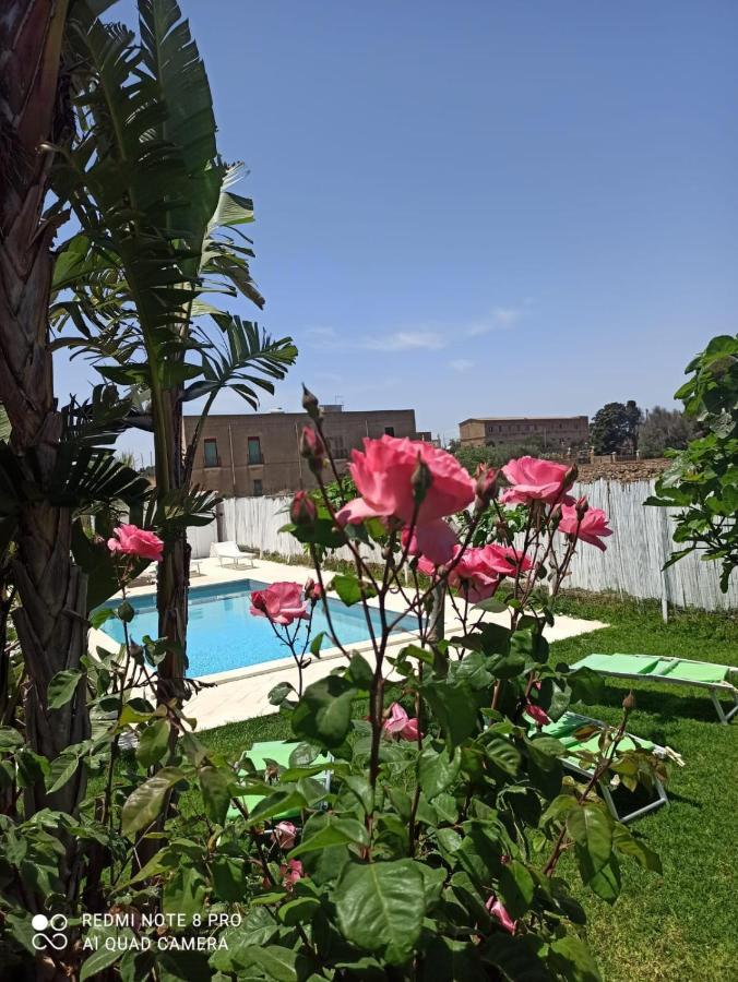 il CARRUBBO, alloggio in villa a Marzamemi Esterno foto