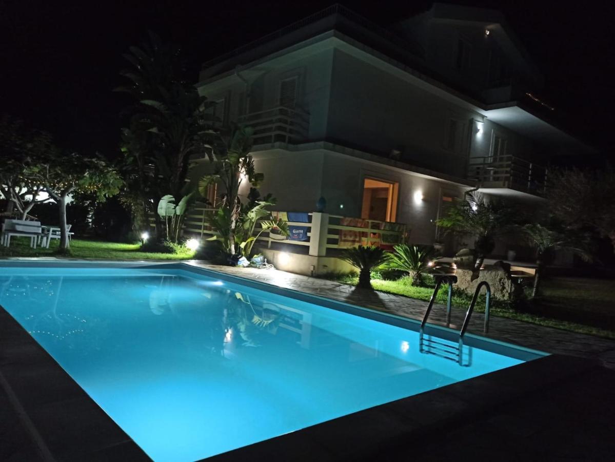il CARRUBBO, alloggio in villa a Marzamemi Esterno foto