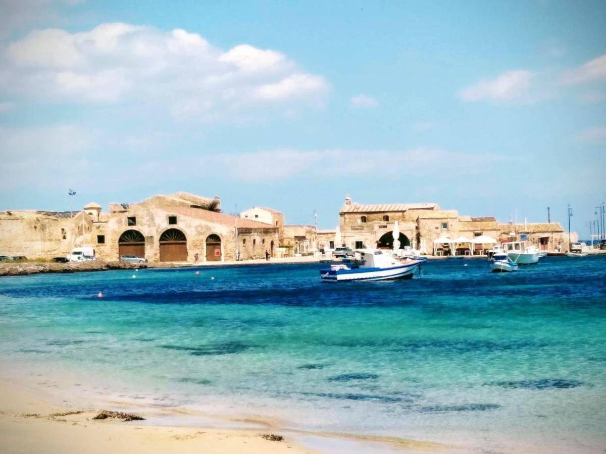 il CARRUBBO, alloggio in villa a Marzamemi Esterno foto