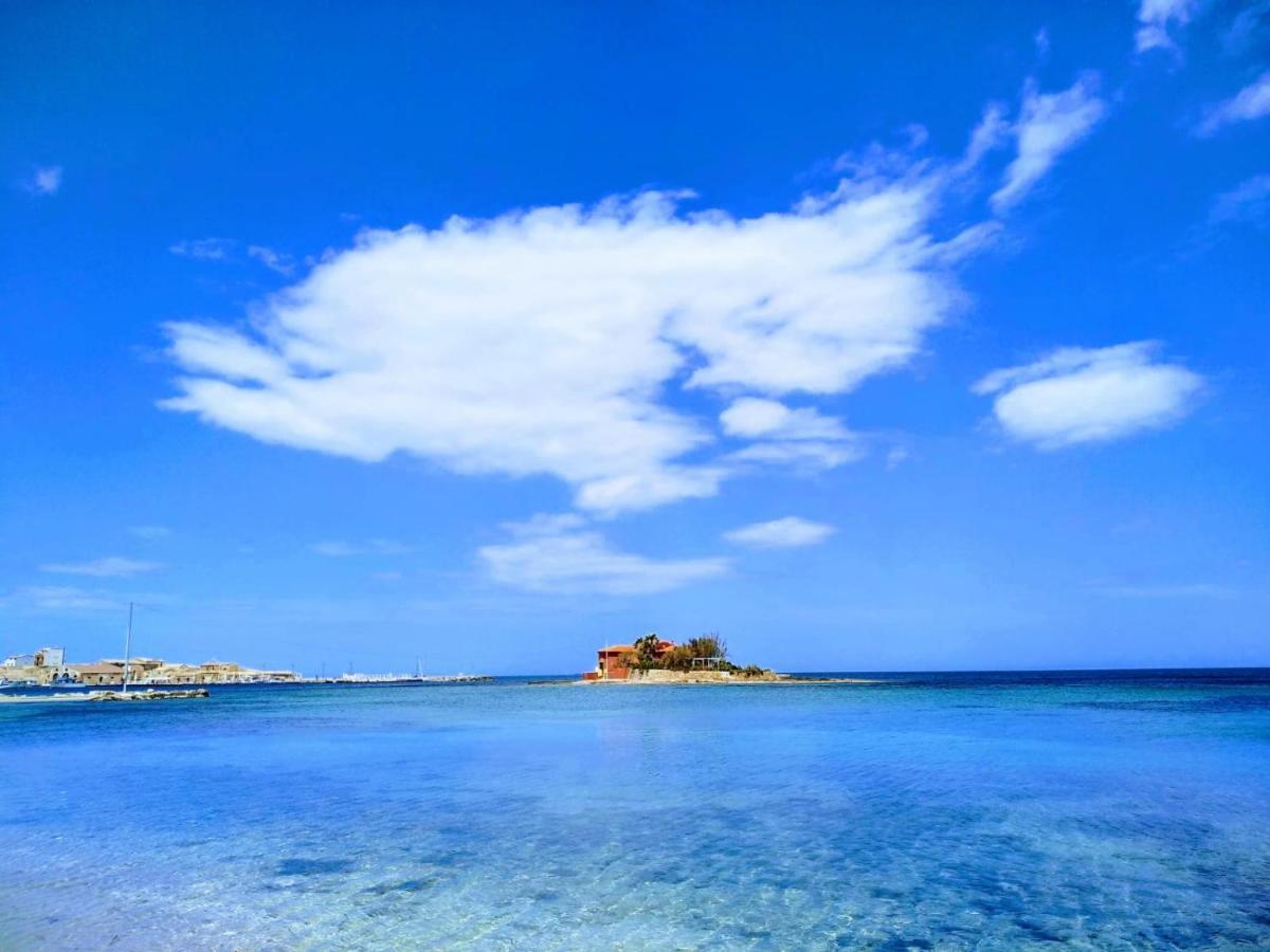 il CARRUBBO, alloggio in villa a Marzamemi Esterno foto