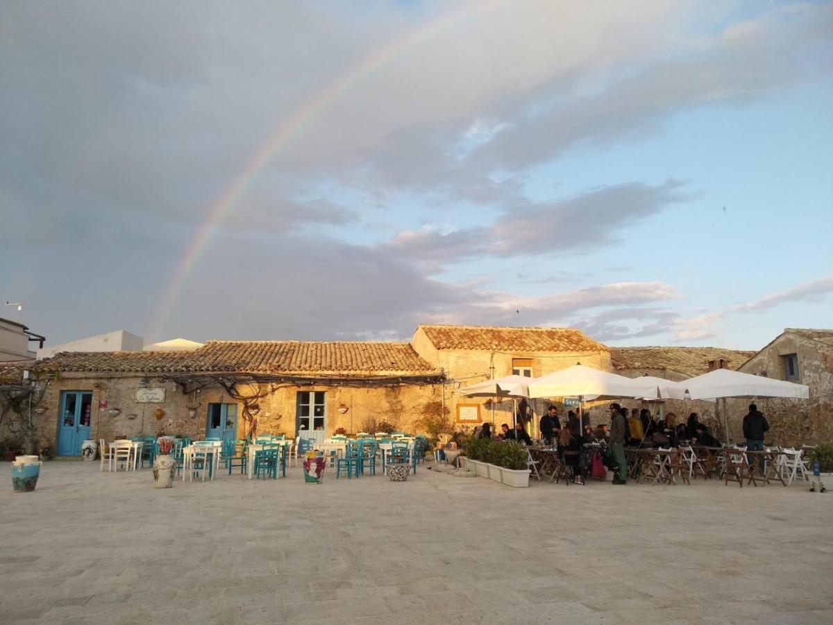 il CARRUBBO, alloggio in villa a Marzamemi Esterno foto